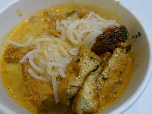 Laksa - noodles with curry gravy at Simply Deliciieux in Central Singapore