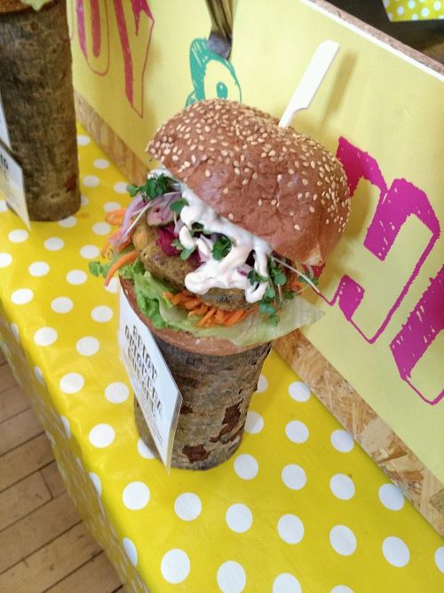 displaychicken burger at Freddy & Hicks in Glasgow