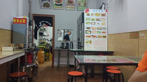 Inside the restaurant at Yuan Wei Su Guan in Fuzhou