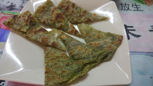 Pancake filled with special Chinese toon herb at Yuan Wei Su Guan in Fuzhou