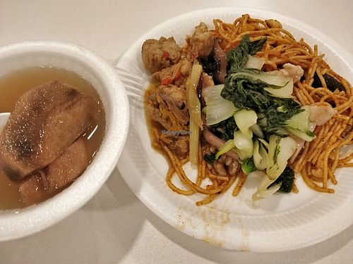 Noodles with soup at Singapore Buddhist Lodge Temple 新加坡佛教居士林 in Central Singapore