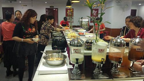 Fruit and raw vegetable cake and drink area at Mei De Yuan Vegetarian Buffet in Fuzhou