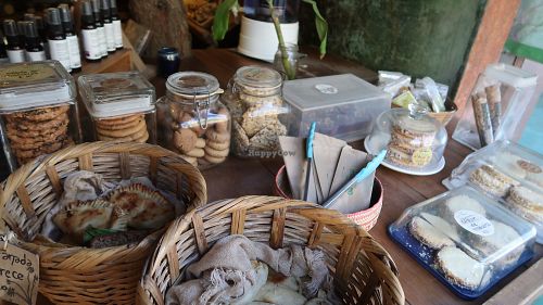they have vegan banana bread and other vegan baked goods at Moringa Fresh and Wild  in Puerto Escondido