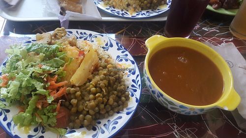 Sopa de frijoles, plato fuerte con alberjas, yuca, arroz, ensalada fresca y ensalada de colifor agridulce. De líquido flor de jamaica  at Mr. Veggie in Medellin