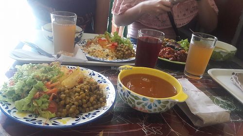 También se podían escoger otras cosas como sopa de maíz, espinaca sofrita, gluten frito ... at Mr. Veggie in Medellin