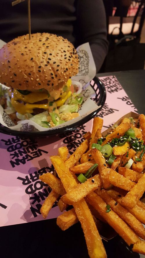 Notorious Sumo Burger & Fries at Vegan Junk Food Bar - 2D in Amsterdam