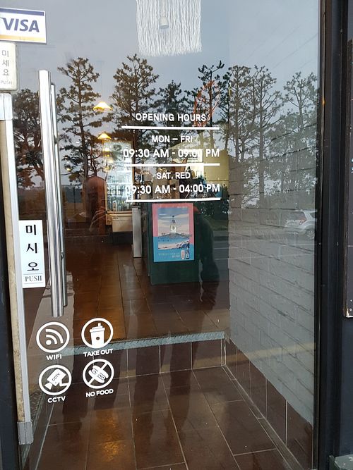 Opening hours on front door at Jenny's Bread in Seogwipo