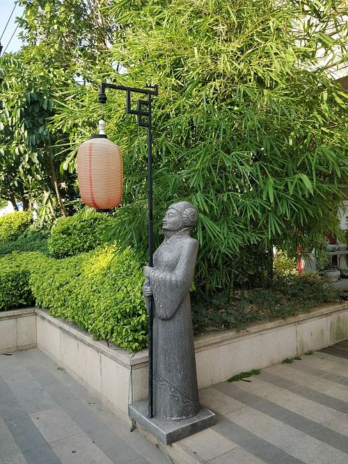 stone guard at Tian He Cai Gen - 天荷菜根 in Quanzhou