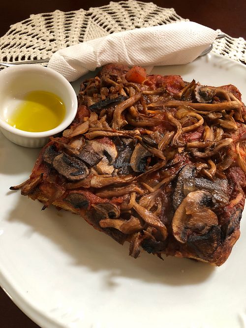 Pizza with mushrooms  at Estomago Cafe Vegano in Porto Alegre