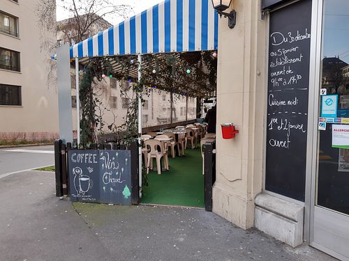 Outdoor seating at Cafe de Prelaz in Lausanne