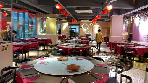 Eating and seating area at Zhai Ming Xuan Vegetarian House in Fuzhou