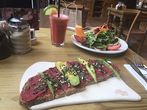 Vegan tartine at Le Pain Quotidien - Lorena in Sao Paulo