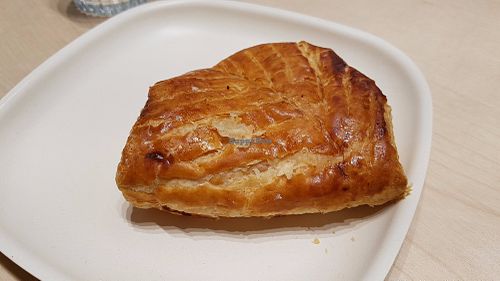 Chausson aux pommes at Laelo in Paris