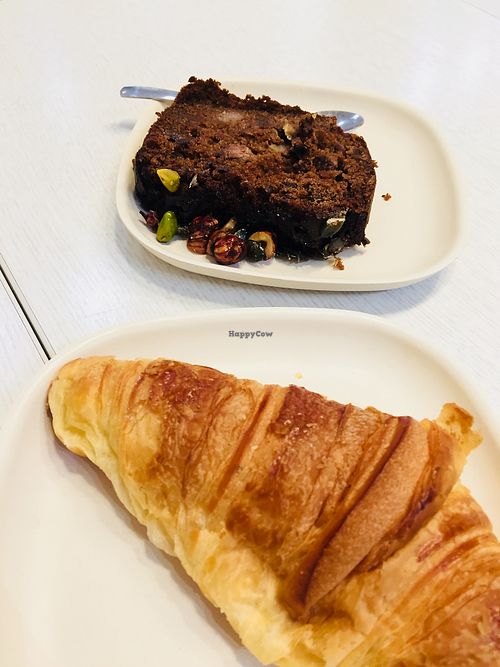 Chocolate banana bread and croissant at Laelo in Paris
