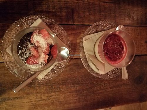 Vegan Mousse au chocolat and vegan cheesecake at Integral in Formentera