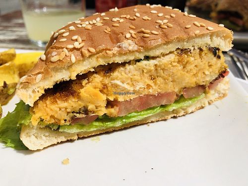 Burger de boniato / Sweetpotato burger at Petite Sophie in Mahon