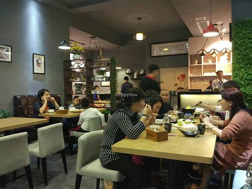 Seating and eating area at VF Shu Shi Shang in Fuzhou