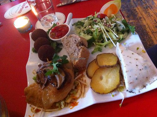 3 starter as a main course. ravioli, cheese, meatball-ish thing. at ACU in Utrecht