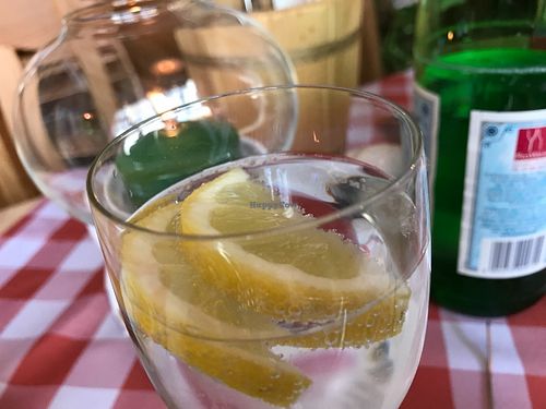 sparkling water at Sudtiroler Stubn in Arnstadt