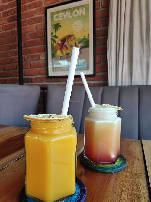 Mango juice and pink lemonade at Rainbow Cafe in Ella