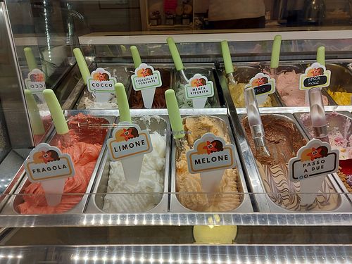 Vegan : Coconut (not a big fan), chocolate, mint (yummy), figa, peach, mango, strawberry, lemon, melon at Stella Marina Gelateria in La Spezia