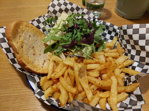 Vurger Original with vegan bun and cheese at Jalos in Zaragoza
