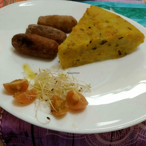 Vegan potatoes tortilla and croquetas at Telos Comida Casera Natural Vegetariana y Vegana in San Lorenzo De El Escorial
