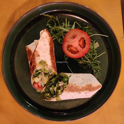 Pestós wrap salátával 😋✌️ #Veganuary at LYR Speciality Coffee and Food in Pecs