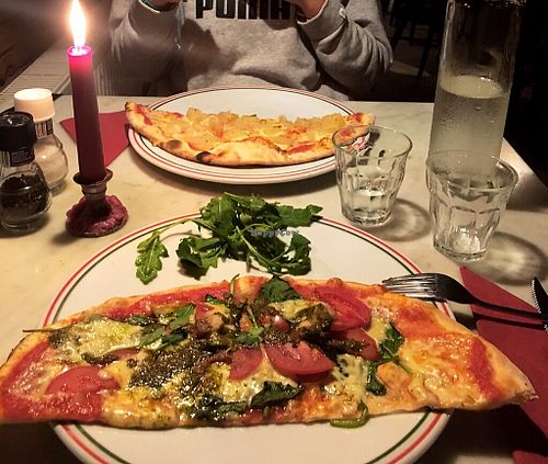 Vegan Caprese & vegan Hawaii  at Pizzeria Il Vesuvio in The Hague