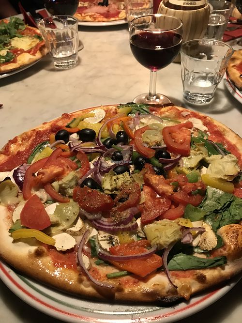 Fully vegan pizza even with vegan cheese at Pizzeria Il Vesuvio in The Hague