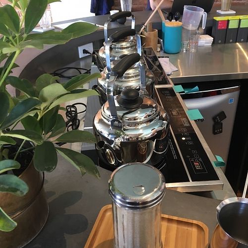 Mélanges de thé chaï infusés en amont at Bristol Chai in Montreal