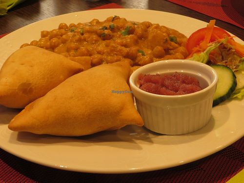 No. 158 Samosa Plate (filled pastry with chickpeas, sauce, lettuce, and onions) (vegan)  at Veggie House in Saarbrucken
