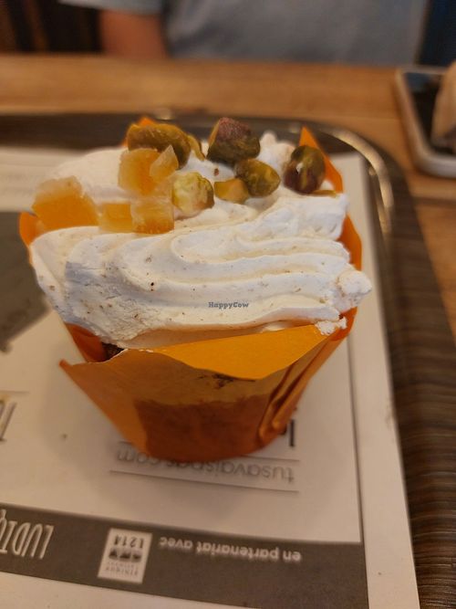 Carrot cupcake at GreenBurger in Liege