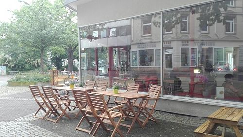 Wer möchte kann auch draußen sitzen :) at Suppenplantage in Kassel