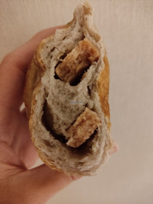 Inside the ham and garlic bread at HiPizza in Taipei