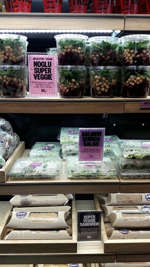 Vegan salad and vegetarian sandwich at CPH - Retreat - T2 in Copenhagen