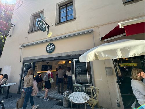 outside  at Eis Greissler in Linz