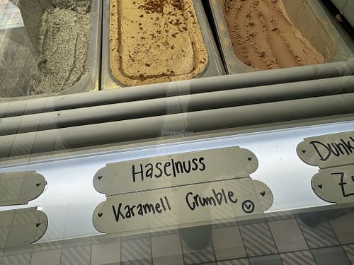 vegan is labeled  at Eis Greissler in Linz