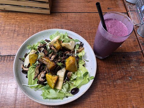 Artichoke salad made vegan with Mushrooms instead of feta.  Way too much oil for my personal preference.  Also, blueberry smoothie.  at Cafe 8.98 in Ao Nang