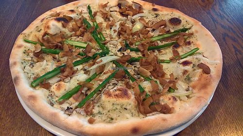 Pizza at Leonardo Verde in Warsaw