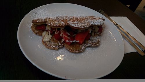 Vegan waffle with speculoos creme, strawberries and almonds
5,50€ at Waffle Brothers in Berlin