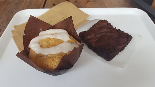 muffin and brownie at Tree House in Nantes