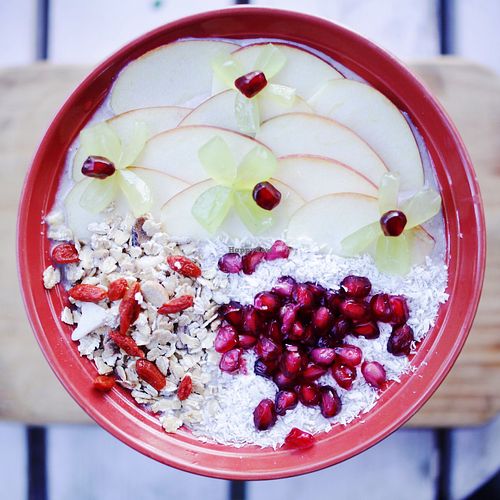 Açaí bowl with müsli at The Juicery Cafe in Pokhara