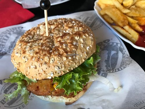 vegan mango burger at Burgerbüro  in Cottbus