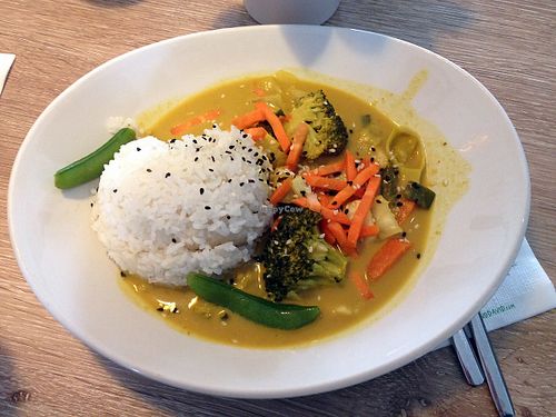 vegan yellow thai curry at Dean & David in Bremen