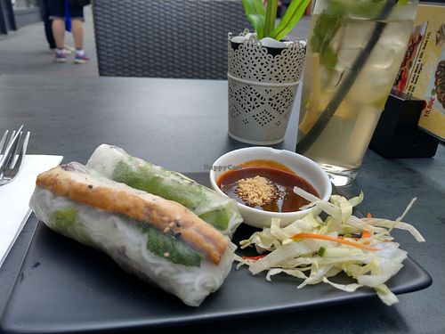 Vegan summer rolls (Tofu & Avocado) + ice tea at Wok and Roll in Bochum