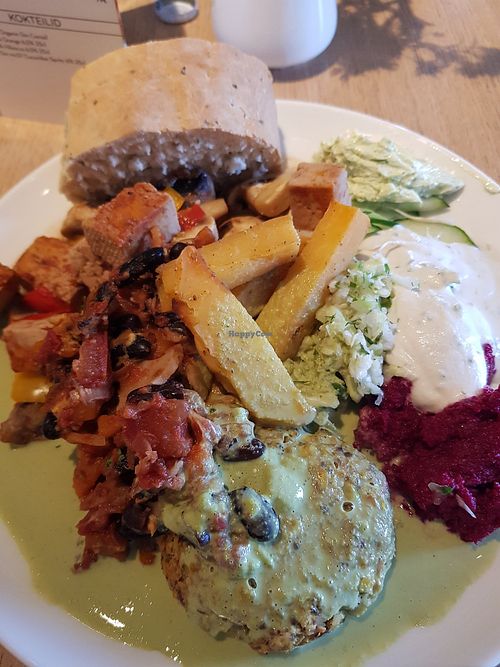 Pay-per-weight buffet, amazing!!! Fresh food at Vigri Kohvik in Tallinn