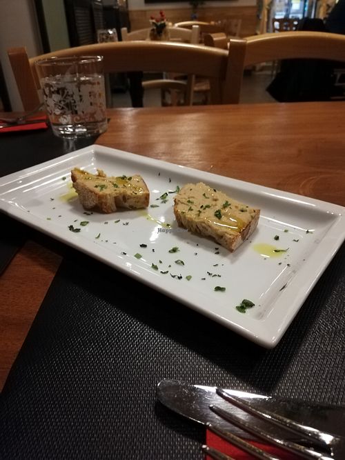 Bruschette with hummus at Bistrot Veg & Veg in Rome