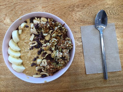 peanut butter açai bowl at Nutri Hitt in Albion