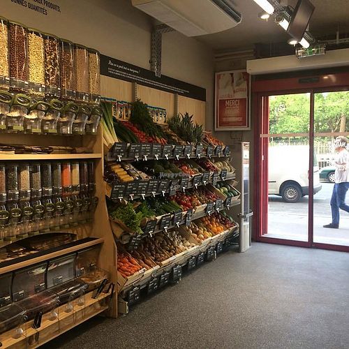 Entrance, produce section and bulk section at Naturalia Vegan - Rome in Paris